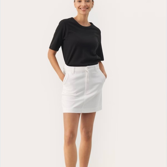 Elegant White Mini Skirt for Women. Size 36 - Picture 2 of 8